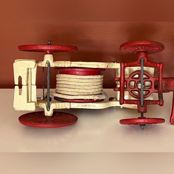 VINTAGE ANTIQUE 19” CAST IRON HORSE DRAWN FIRE ENGINE / HOSE WAGON TOY - Picture 15 of 16